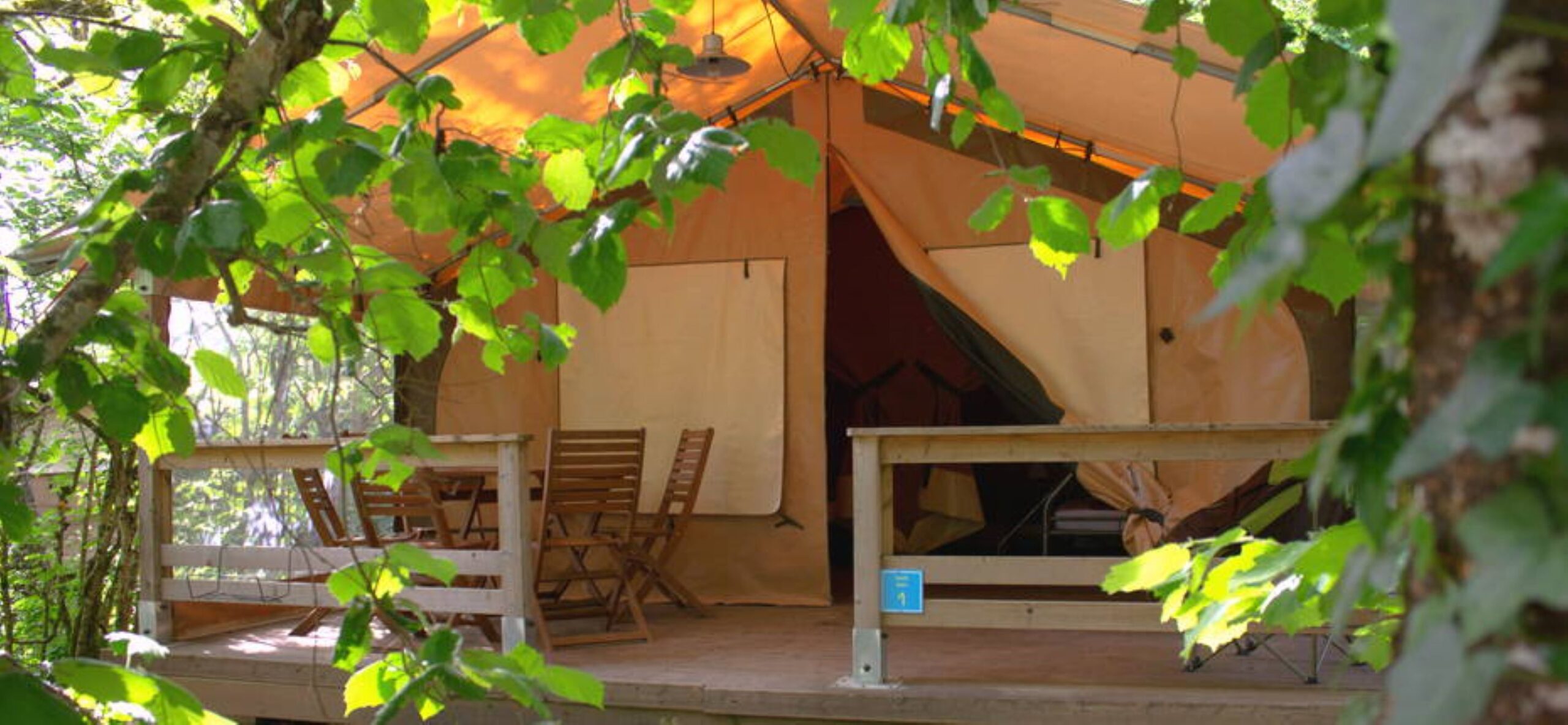 Tent Eden Standard 30m² 2 bedrooms – without toilet blocks + sheltered terrace 11.5m² – river view