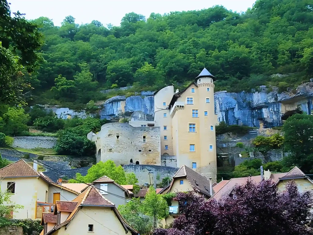 chateau de larroque toirac scaled 1